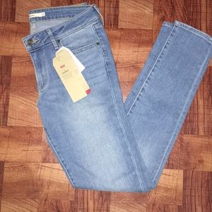 711 Levis Skinny Jeans